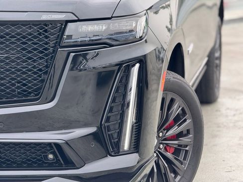 Used 2024 Cadillac Escalade V w/ LPO, ONYX Package image 2