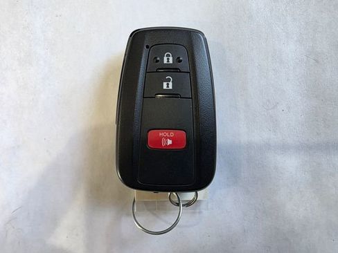 Used 2025 Toyota RAV4 XLE image 28