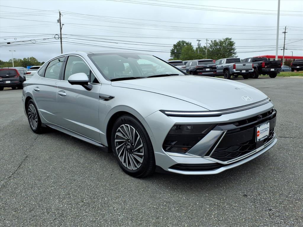 Used 2025 Hyundai Sonata Limited FWD image 8