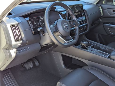 Used 2023 Nissan Pathfinder SL w/ Lighting Package (N92) image 13