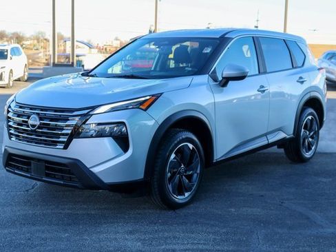 Used 2025 Nissan Rogue SV image 6