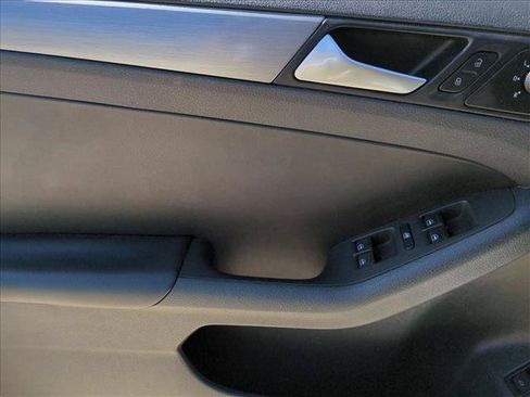 Used 2017 Volkswagen Jetta Sport FWD image 11