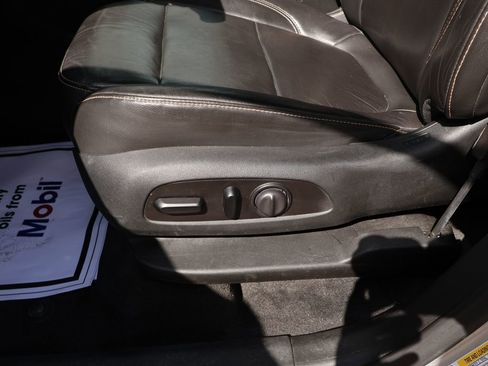 Used 2020 Chevrolet Traverse LT FWD image 18