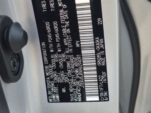 Used 2024 Toyota 4Runner Limited AWD/4WD image 22