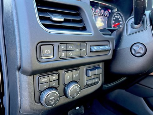 Used 2021 Chevrolet Suburban High Country image 16