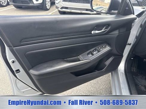 Used 2024 Nissan Altima 2.5 SV FWD image 16