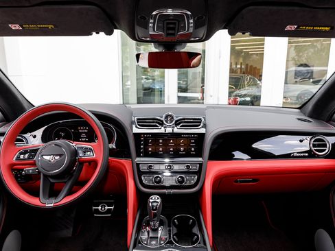 Certified 2023 Bentley Bentayga AWD/4WD image 4
