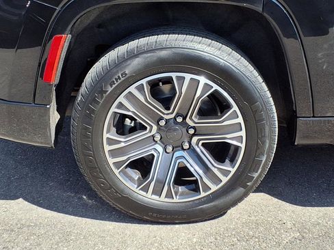 Used 2024 Jeep Wagoneer Series II w/ Flexible Seating Group image 10