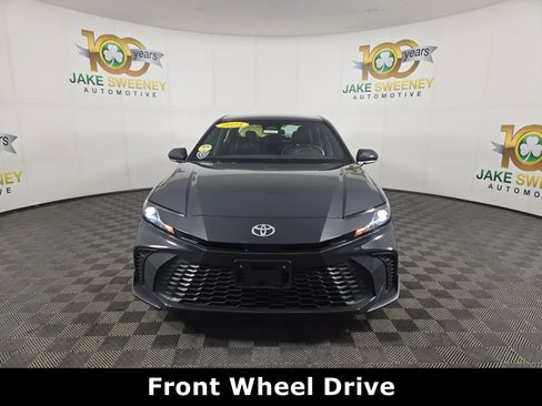 Used 2025 Toyota Camry SE image 3