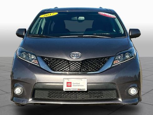 Certified 2017 Toyota Sienna SE Premium FWD image 3