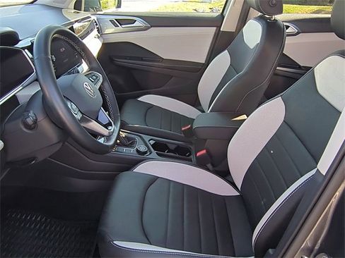 Used 2025 Volkswagen Taos SEL image 15