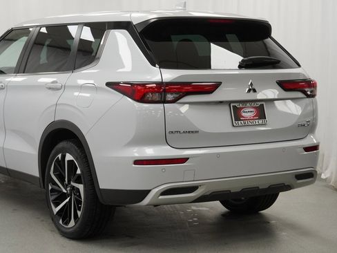 Used 2023 Mitsubishi Outlander SE image 16