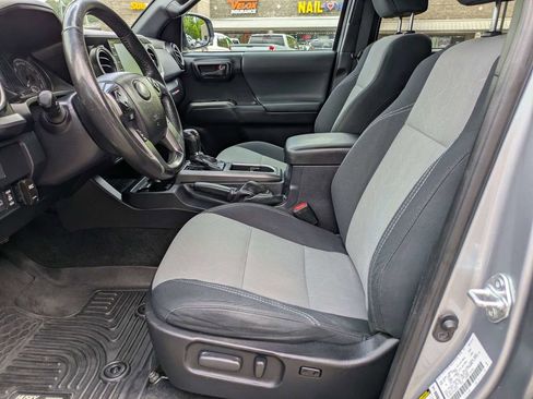 Used 2021 Toyota Tacoma TRD Off-Road w/ Technology Package AWD/4WD image 19