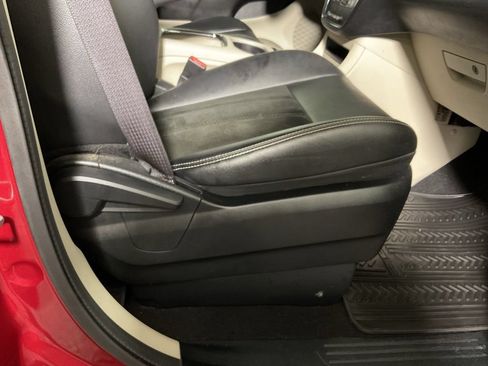 Used 2014 Dodge Grand Caravan SXT FWD image 34
