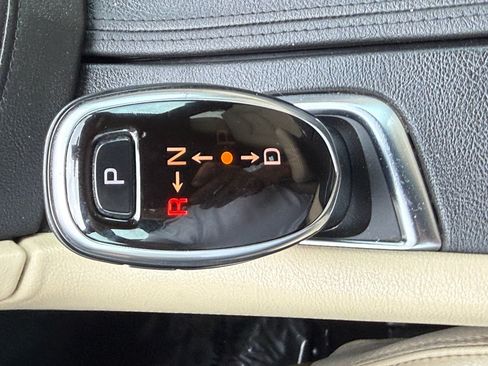 Used 2017 Cadillac XT5 FWD image 32