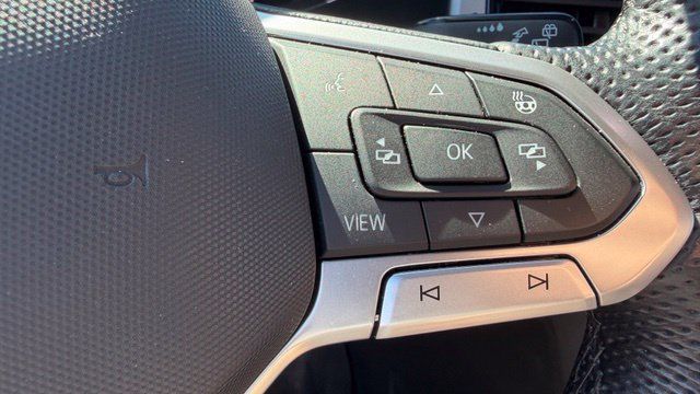 Used 2022 Volkswagen Atlas Cross Sport SEL Premium R-Line AWD/4WD image 19
