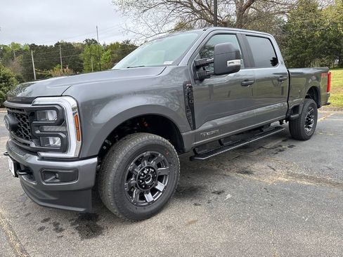 New 2026 Ford F250 4x4 Crew Cab Super Duty image 9
