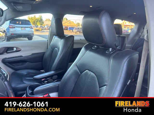 Used 2017 Chrysler Pacifica Touring-L Plus w/ Tire & Wheel Group FWD image 14