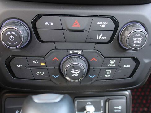Used 2023 Jeep Renegade Limited w/ Sun/Sound Group AWD/4WD image 16