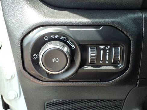 Used 2021 Jeep Wrangler Unlimited Sahara AWD/4WD image 21