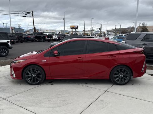 Used 2022 Toyota Prius Prime Limited image 2