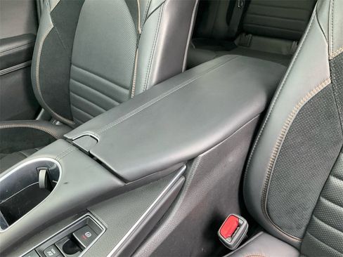 Used 2022 Toyota Avalon XSE image 11