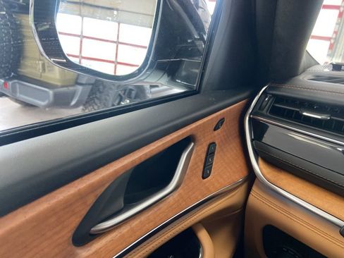 Used 2023 Jeep Grand Cherokee Summit image 30