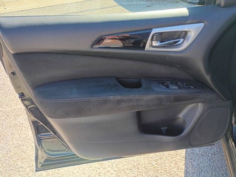 Used 2015 Nissan Pathfinder S image 8