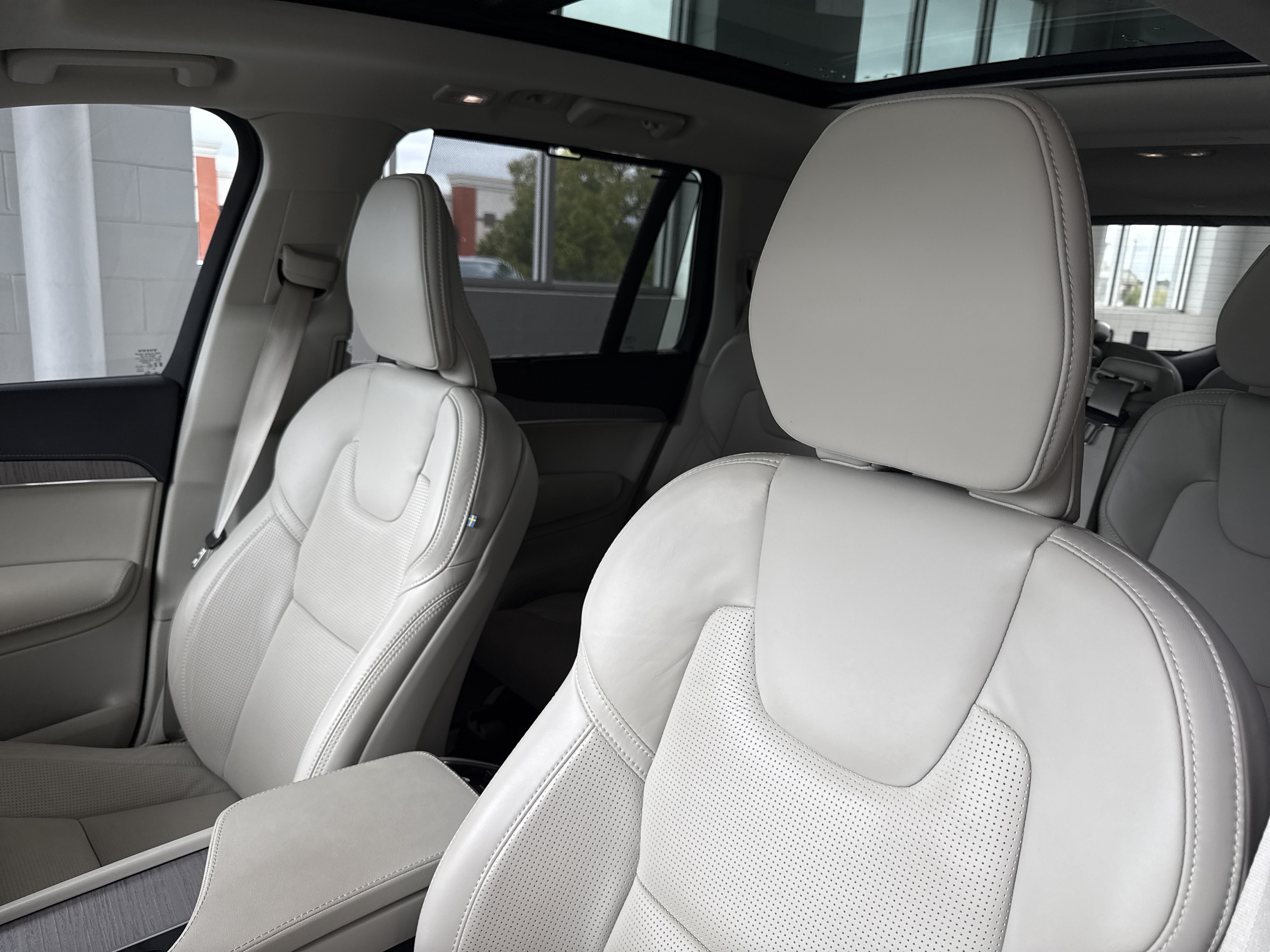 Used 2025 Volvo XC90 B6 Ultra w/ Protection Package AWD/4WD image 23