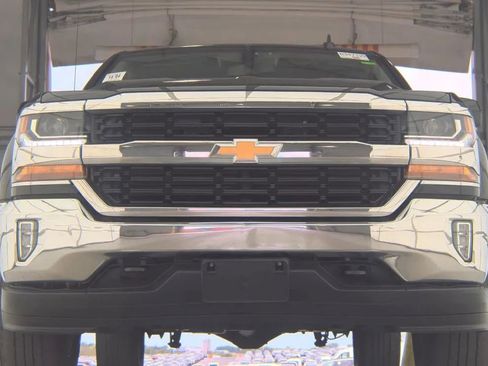 Used 2018 Chevrolet Silverado 1500 LT w/ All Star Edition AWD/4WD image 3