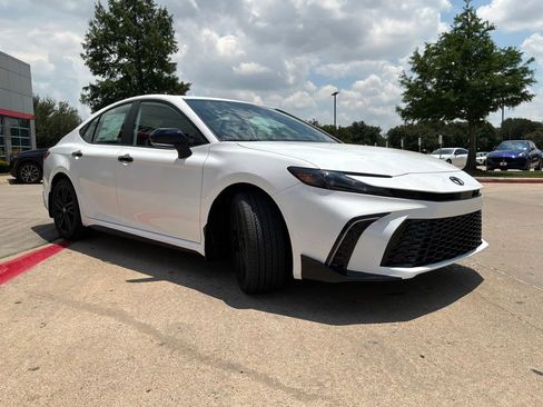 New 2026 Toyota Camry Hybrid FWD image 4