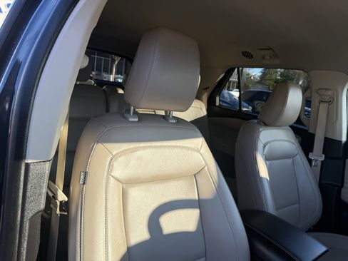 Used 2022 Ford Explorer XLT w/ Equipment Group 202A image 31