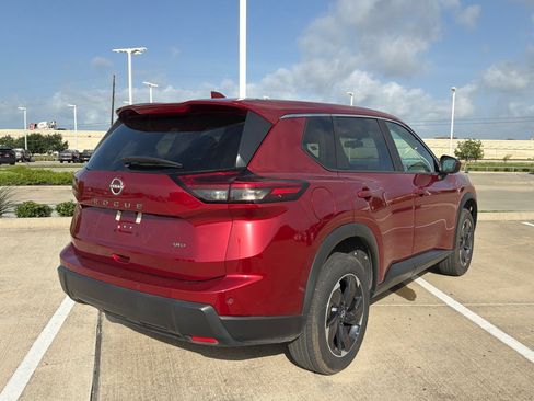 Used 2025 Nissan Rogue SV AWD/4WD image 3