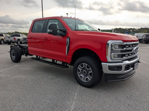 New 2025 Ford F350 Lariat image 2