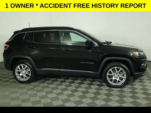 Used 2023 Jeep Compass Latitude AWD/4WD image 2