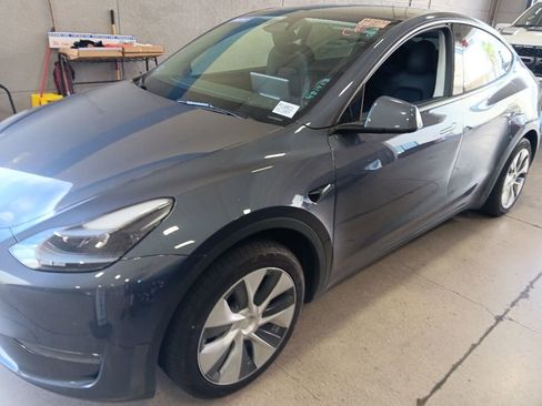 Used 2023 Tesla Model Y 2WD image 7