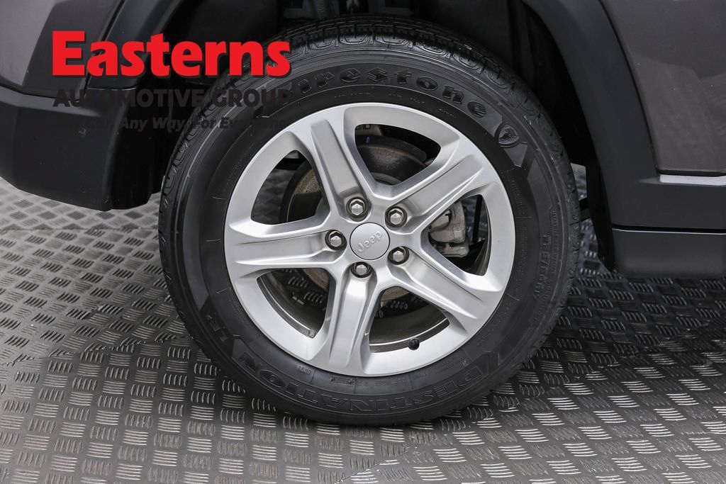 Used 2024 Jeep Compass Latitude AWD/4WD image 29