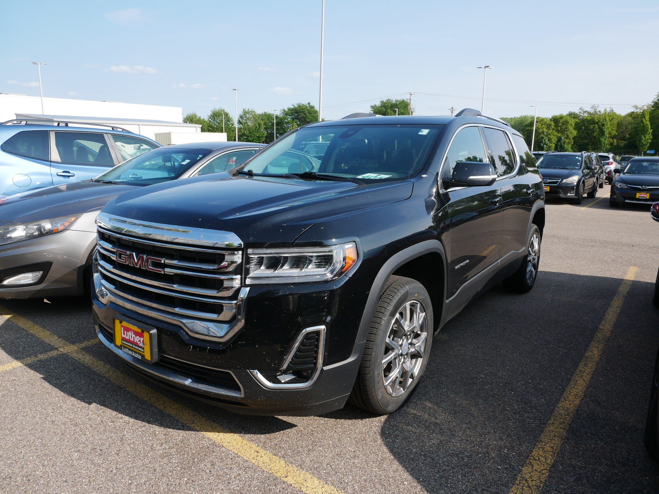 Used 2021 GMC Acadia SLT w/ Preferred Package AWD/4WD image 2