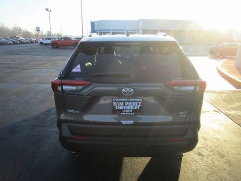 Used 2023 Toyota RAV4 XLE Premium image 4