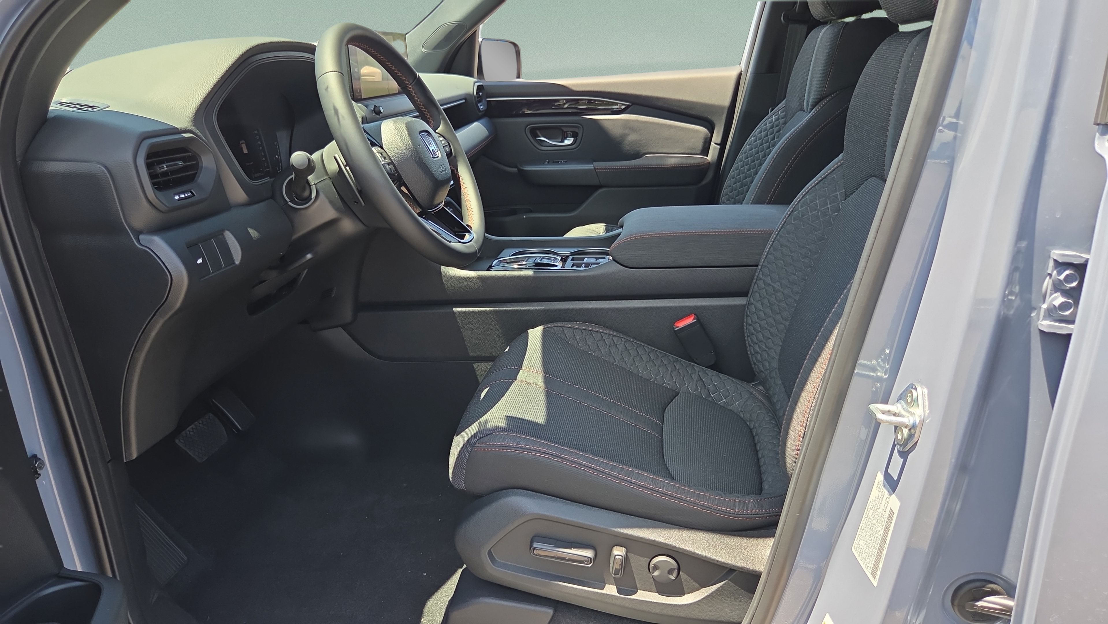 New 2026 Honda Pilot Sport image 9