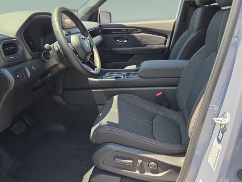 New 2026 Honda Pilot Sport image 9