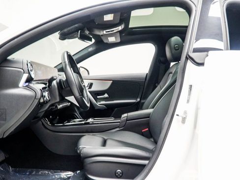 Used 2025 Mercedes-Benz CLA 250 image 34