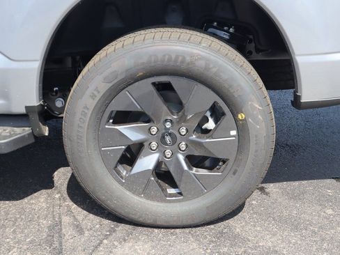 Used 2025 Ford F150 Lightning Flash image 19