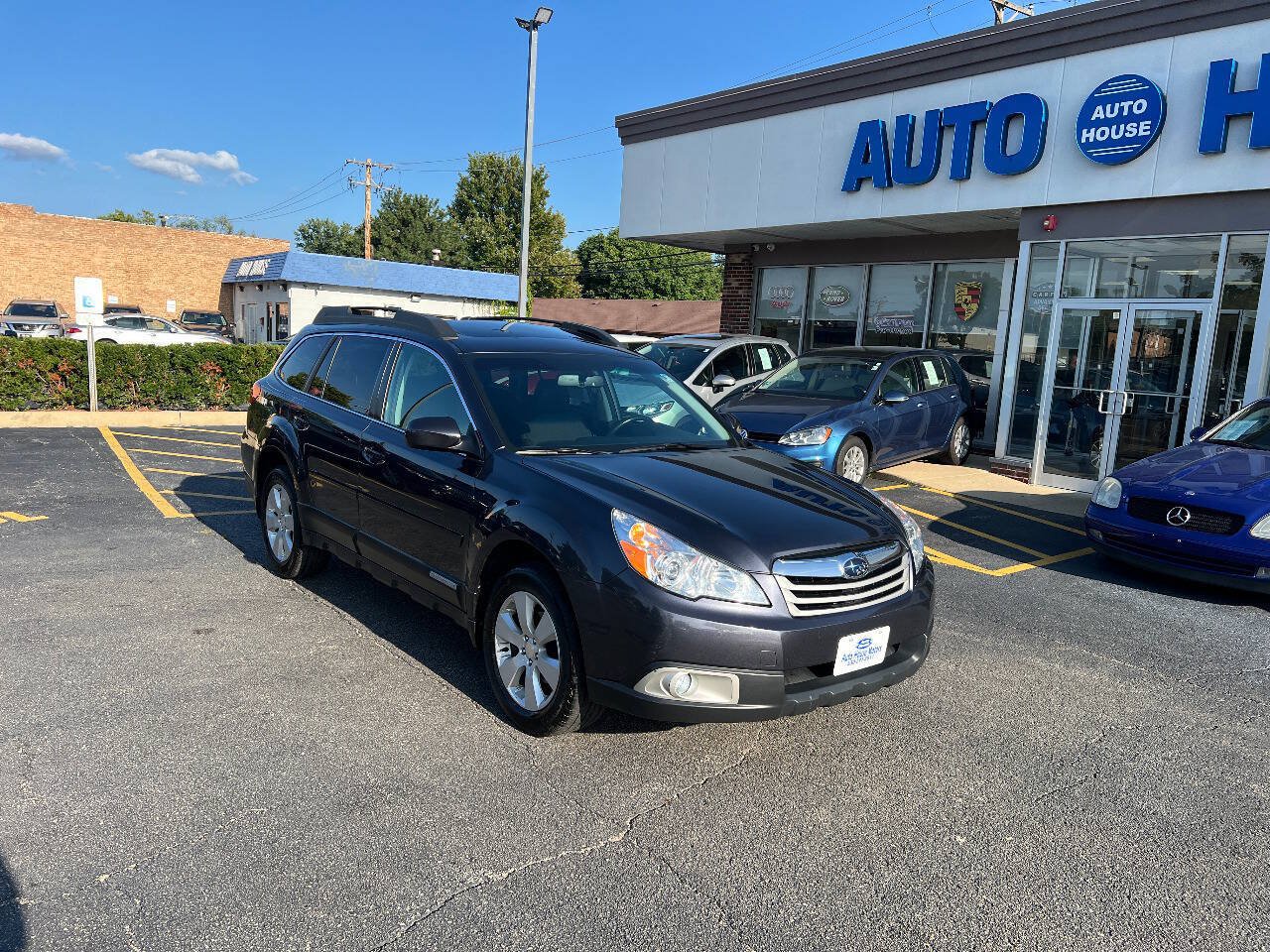 Used 2010 Subaru Outback 2.5i Premium AWD/4WD image 3