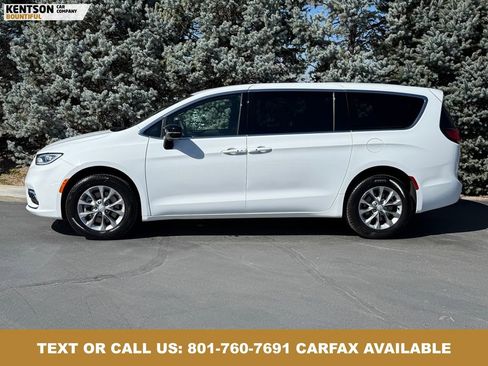 Used 2026 Chrysler Pacifica Limited AWD/4WD image 3