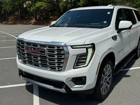 Used 2025 GMC Yukon XL Denali AWD/4WD image 18