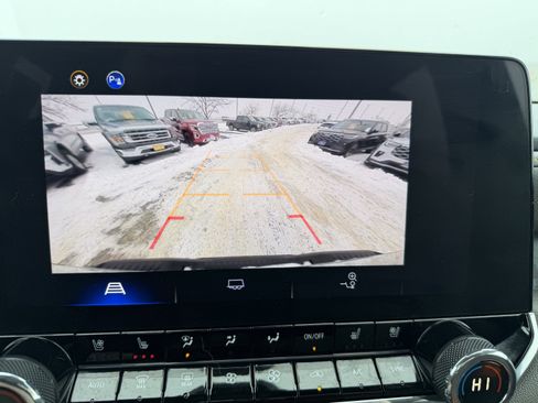 Used 2024 Chevrolet Colorado ZR2 w/ ZR2 Convenience Package III image 23