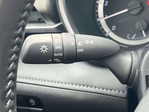 Used 2023 Toyota Highlander XLE image 25