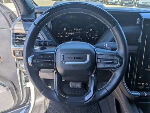 Used 2025 GMC Yukon Denali Ultimate AWD/4WD image 19