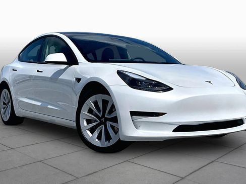 Used 2023 Tesla Model 3 Standard Range RWD image 2